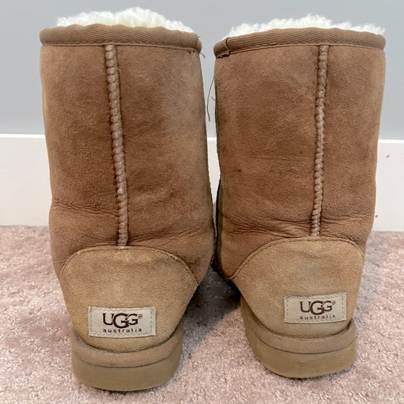 UGG Boots - Picture 1 of 6